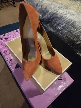 Women's Orange Suede Pointed-Toe Pumps